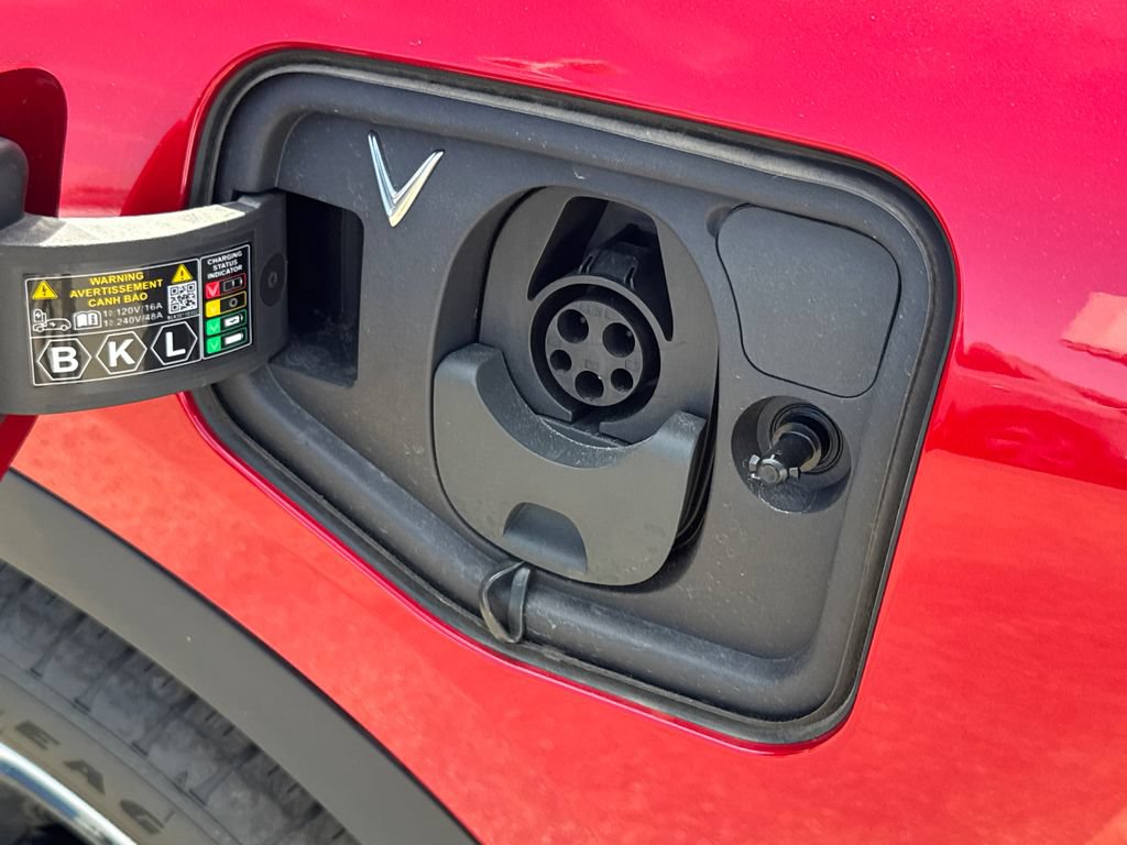 New 2025 VinFast VF 8 Eco AWD/4WD image 8