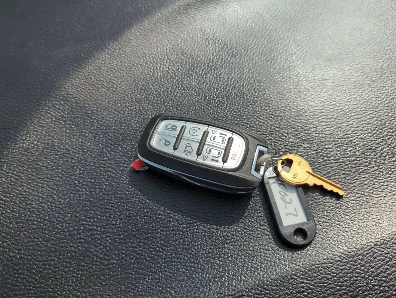 Used 2023 Chrysler Voyager LX FWD image 27
