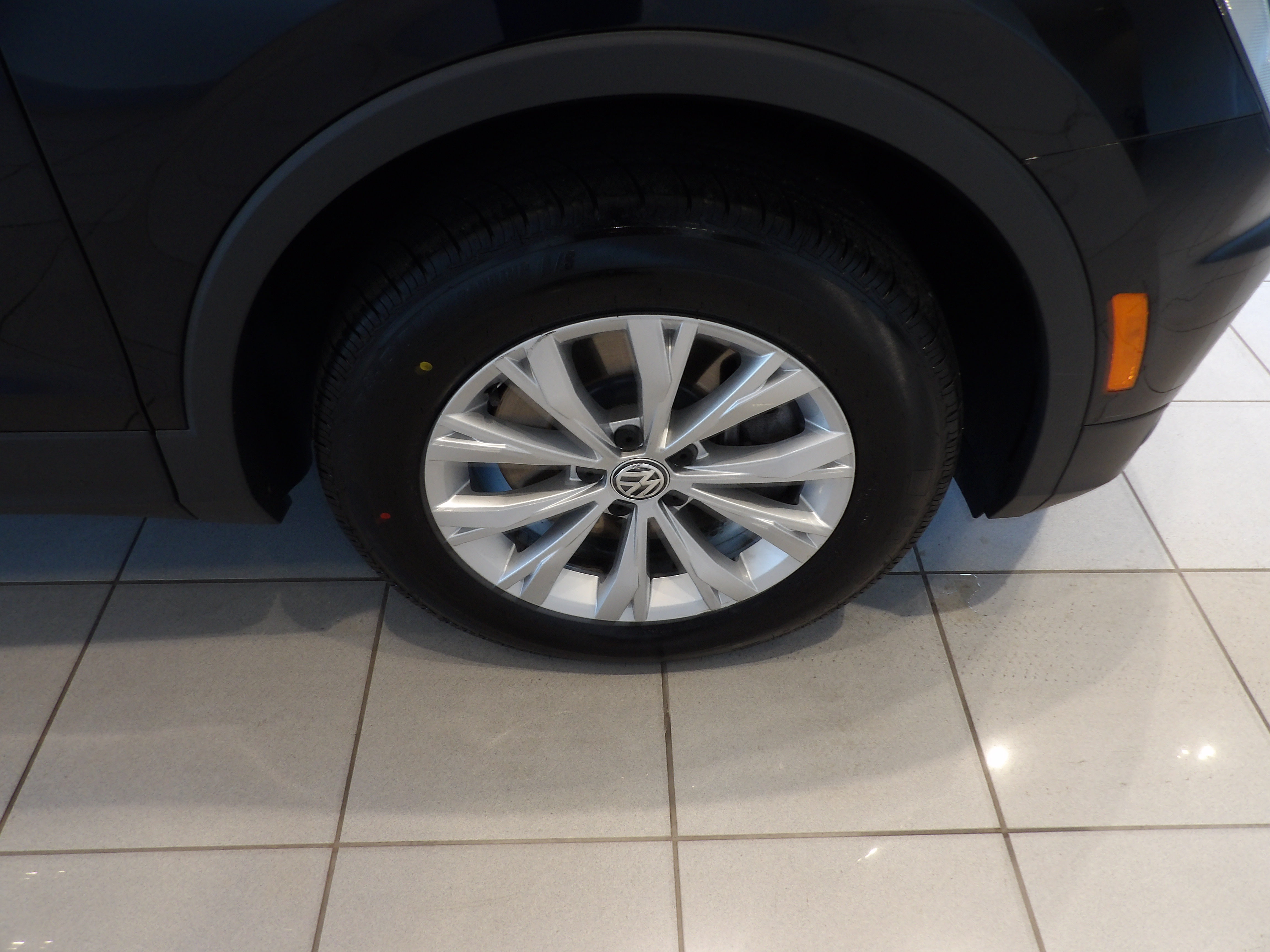 Used 2019 Volkswagen Tiguan SE AWD/4WD image 25