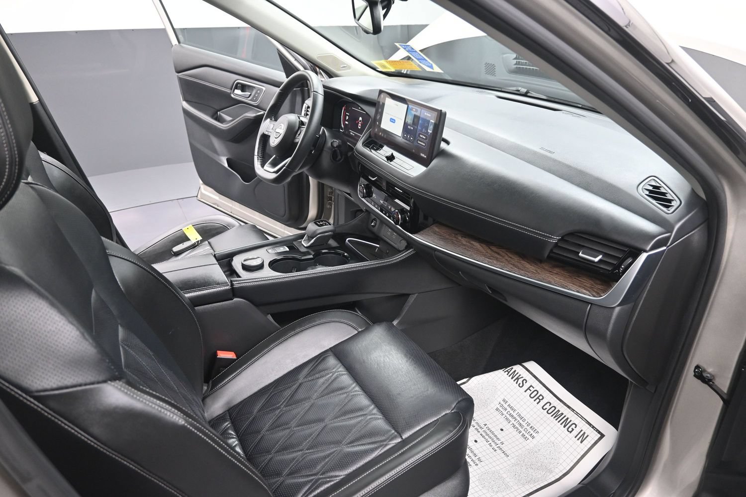 Used 2024 Nissan Rogue Platinum AWD/4WD image 43