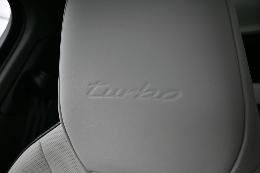 Certified 2025 Porsche Cayenne Turbo AWD/4WD image 9