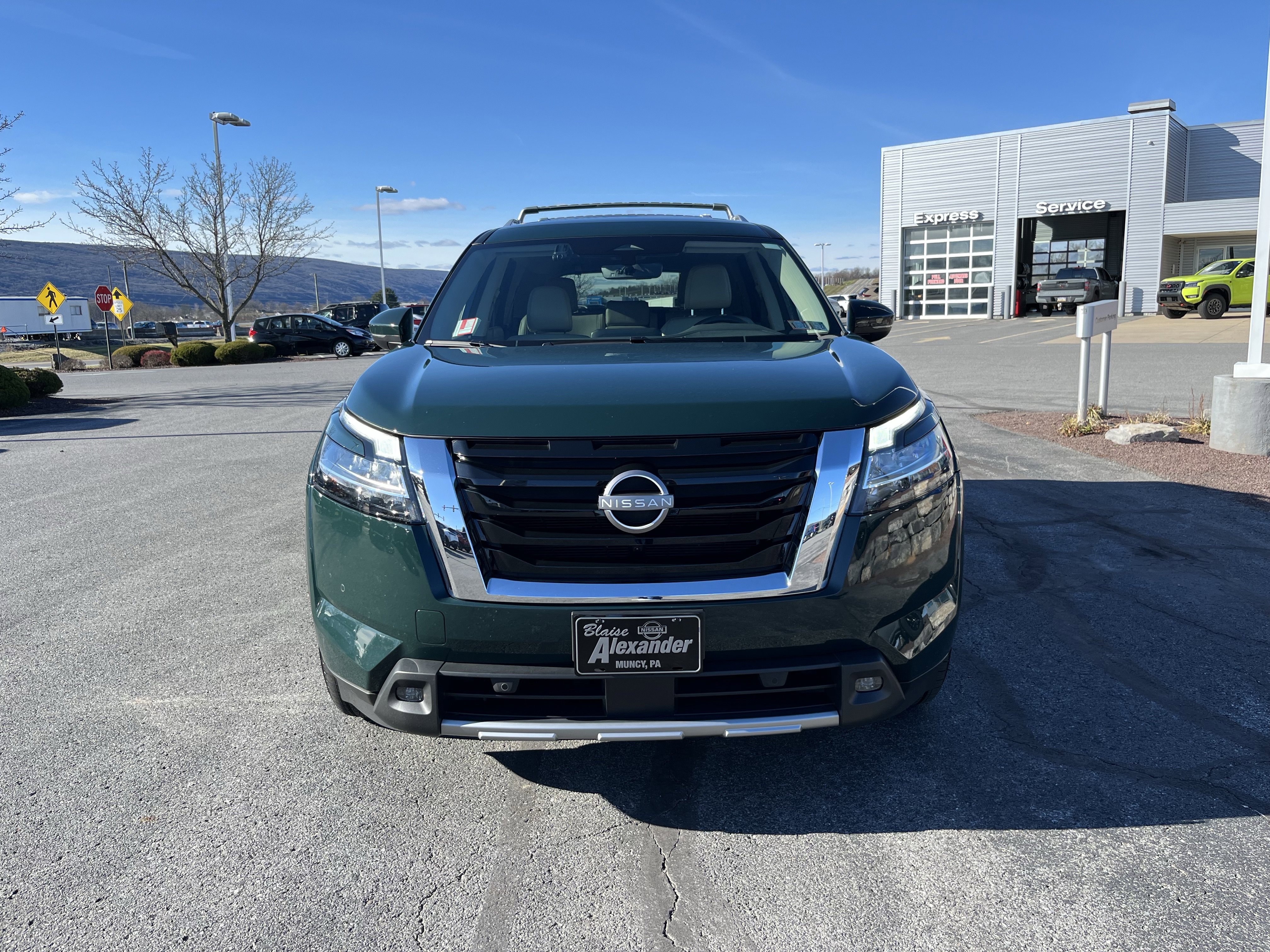 Used 2023 Nissan Pathfinder SL image 10