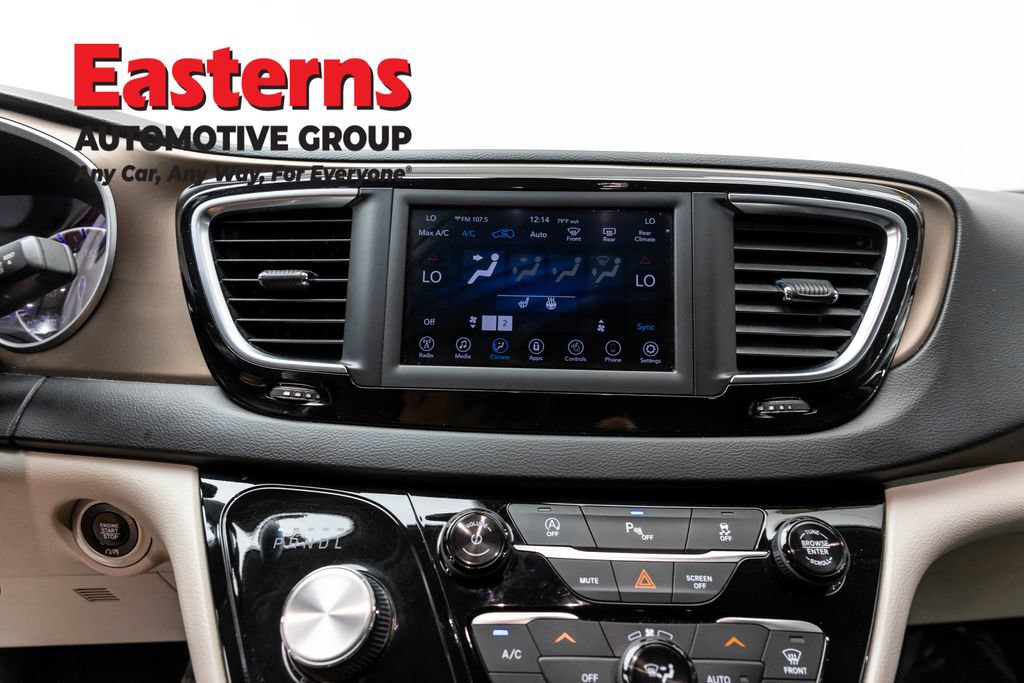 Used 2019 Chrysler Pacifica Touring-L FWD image 11