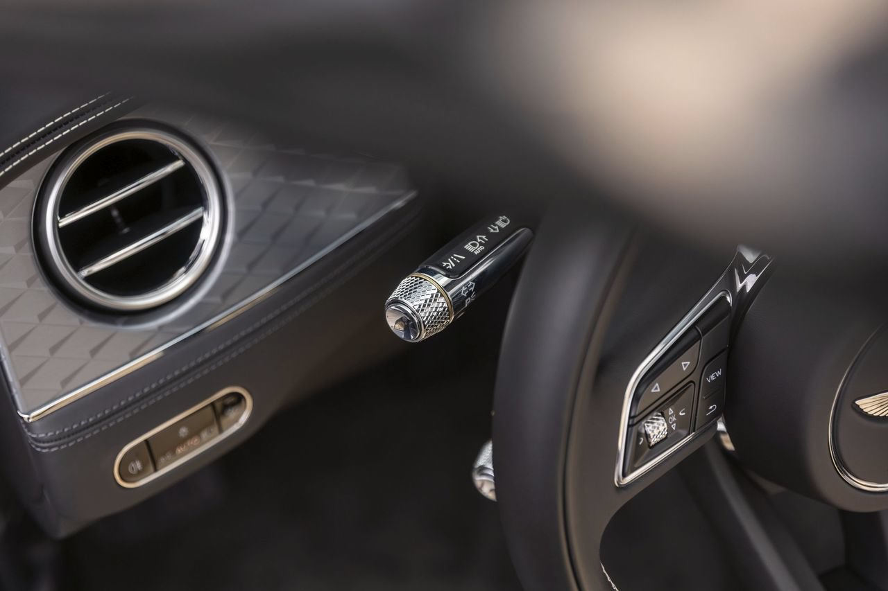 Certified 2024 Bentley Continental GT V8 AWD/4WD image 35