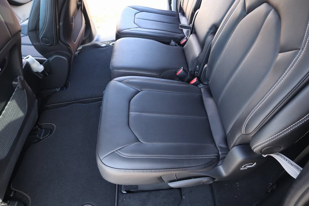 New 2026 Chrysler Pacifica Select FWD image 12