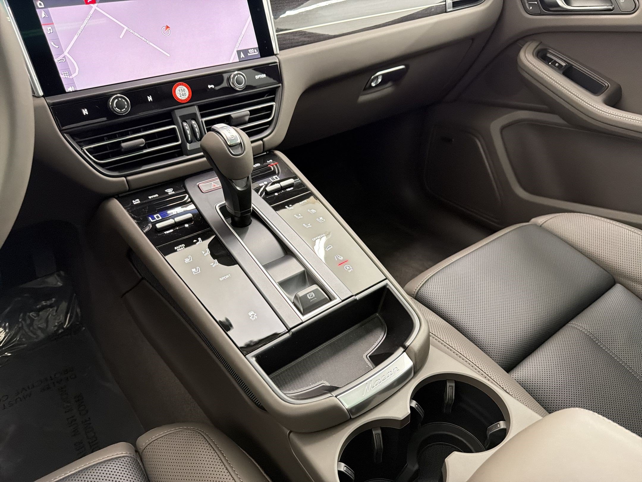 New 2026 Porsche Macan AWD/4WD image 27
