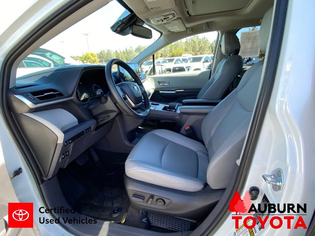 Certified 2023 Toyota Sienna XLE FWD image 36