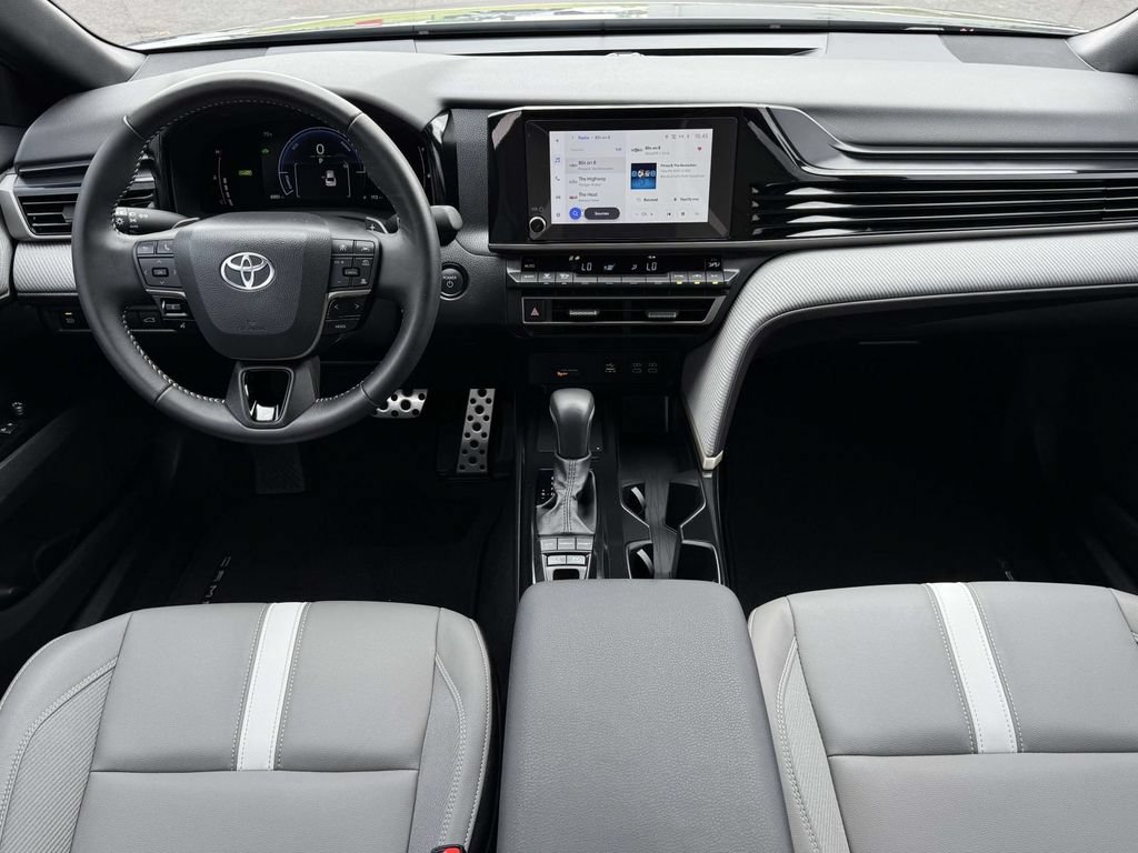 Used 2025 Toyota Camry SE FWD image 2