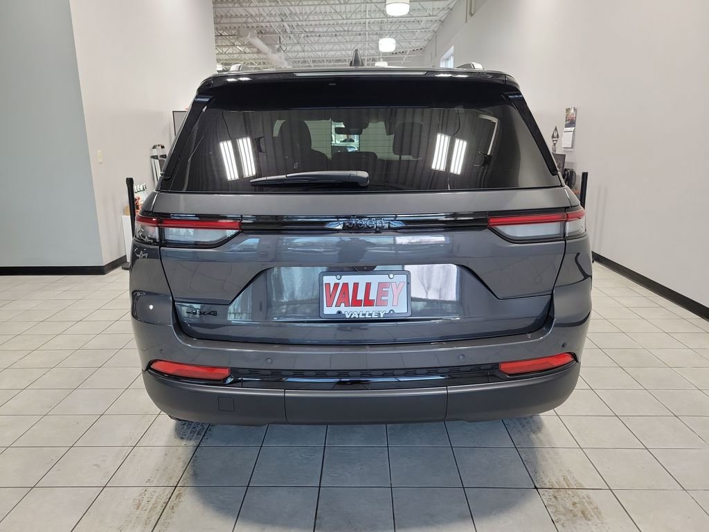 Used 2025 Jeep Grand Cherokee Altitude image 10