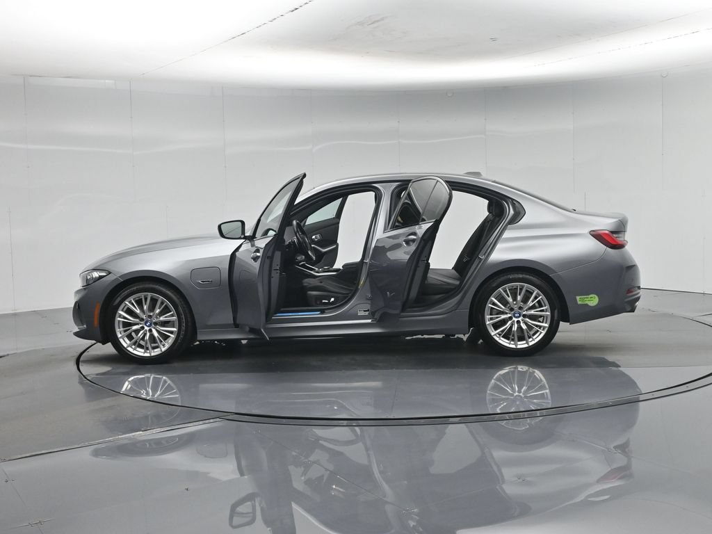 Used 2023 BMW 330e w/ Convenience Package RWD image 5