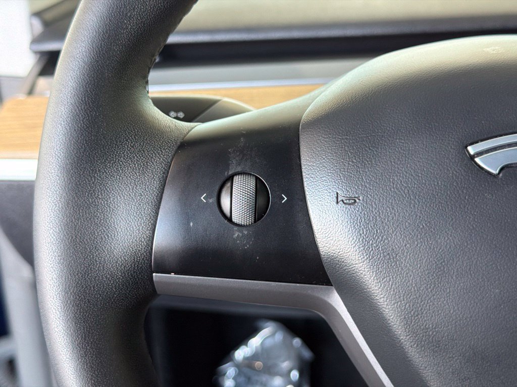 Used 2021 Tesla Model Y Long Range AWD/4WD image 26