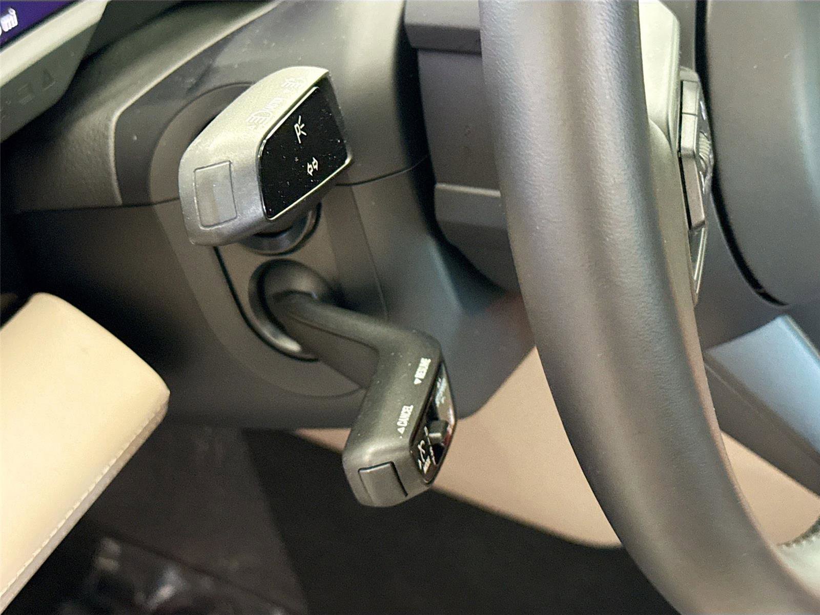 Used 2025 Porsche Taycan image 10