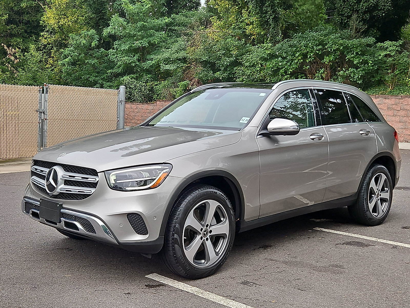 Used 2022 Mercedes-Benz GLC 300 4MATIC image 3