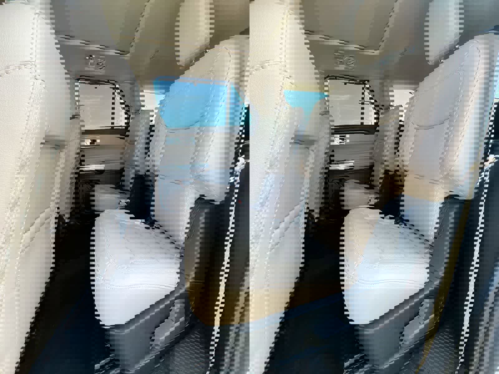 Used 2023 Ford Explorer Limited w/ Limited Technology Package image 19