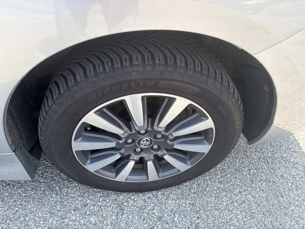 Certified 2019 Toyota Sienna Limited Premium image 12