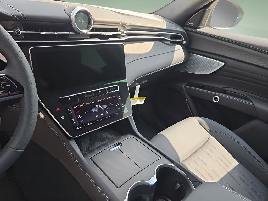 New 2025 Maserati Grecale GT image 24