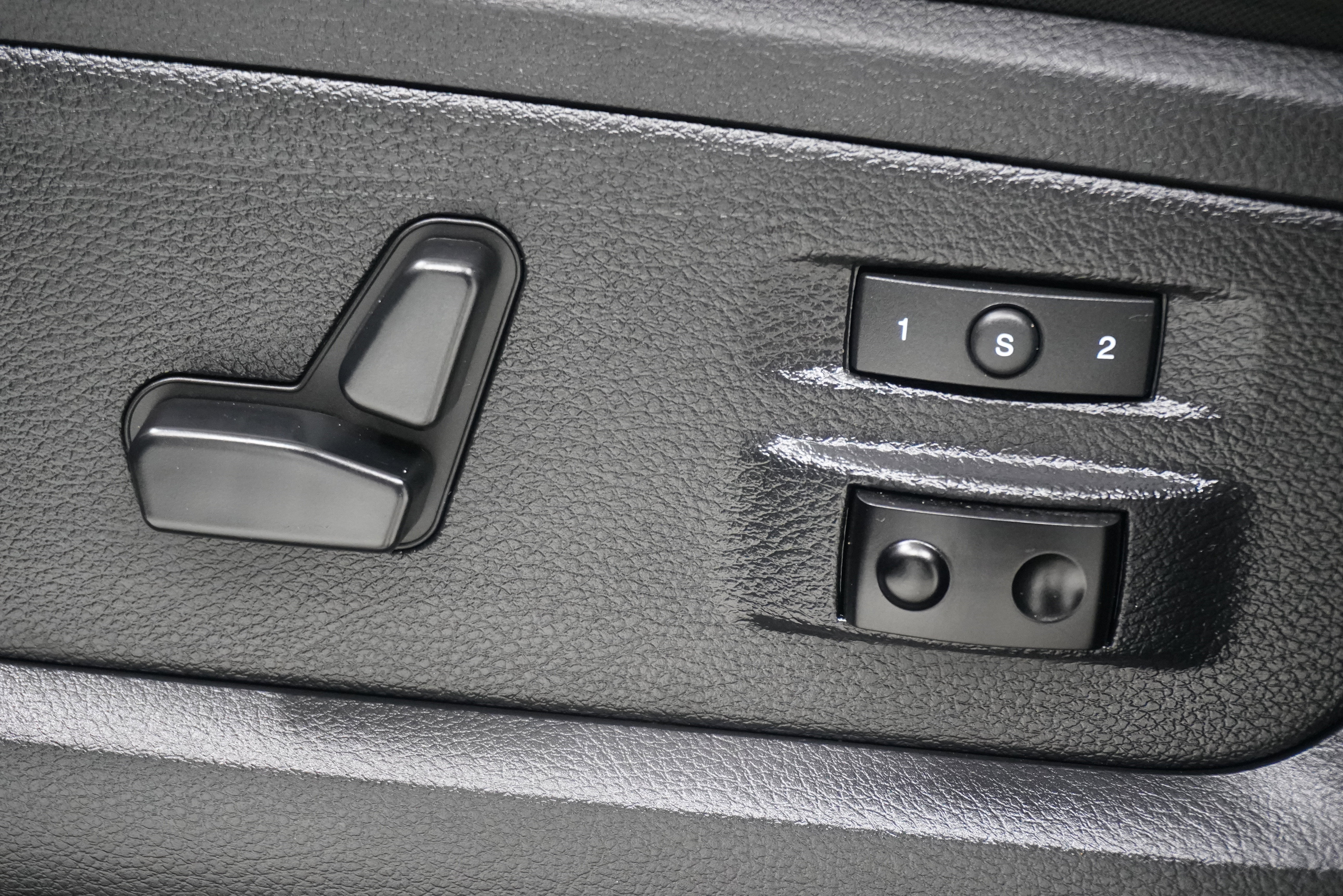 Used 2014 RAM 3500 Laramie w/ Convenience Group RWD image 13