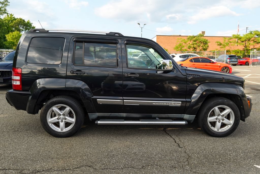 Used 2011 Jeep Liberty Limited w/ Chrome Accents Group AWD/4WD image 8