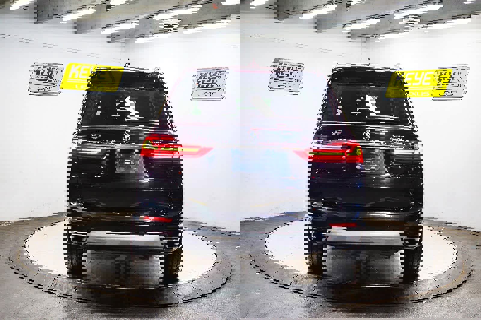 Used 2020 BMW X7 xDrive40i w/ Parking Assistance Package image 3