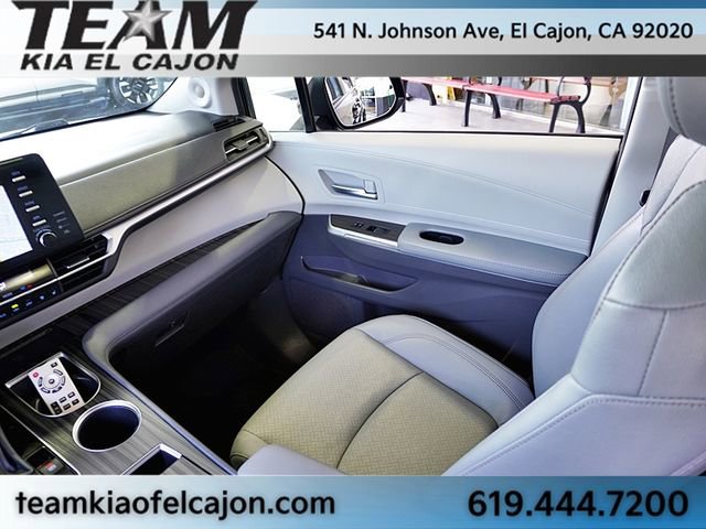 Used 2024 Toyota Sienna Limited image 25