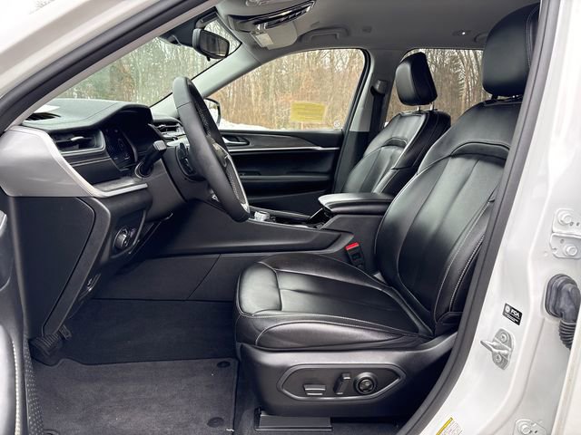 Used 2023 Jeep Grand Cherokee Limited image 36