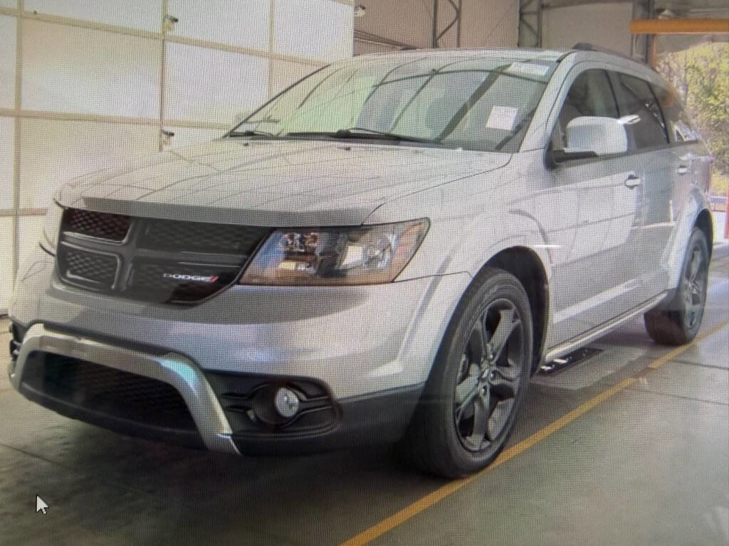 Used 2018 Dodge Journey Crossroad w/ Nav & Sun Group AWD/4WD image 1