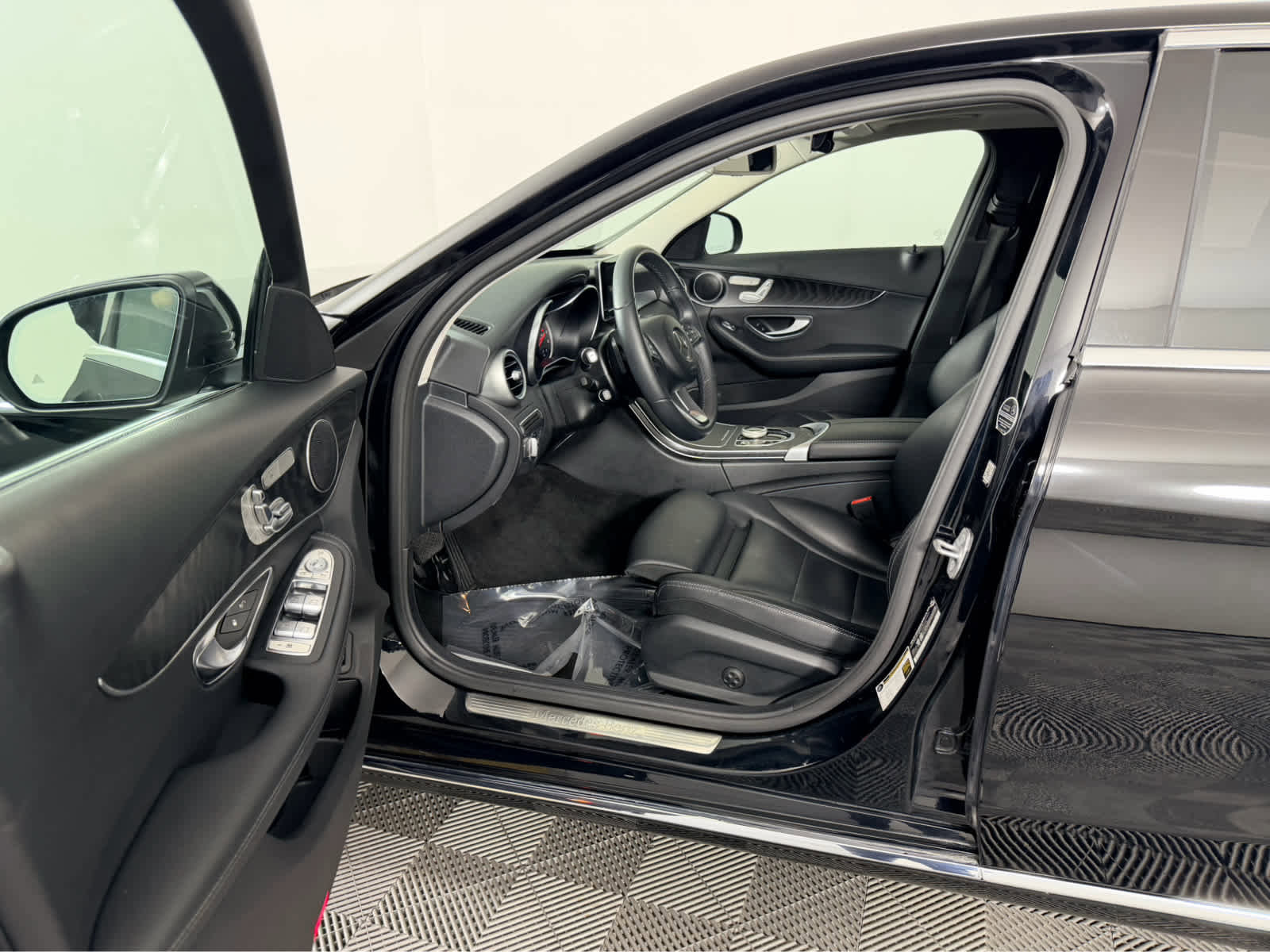 Used 2017 Mercedes-Benz C 300 Sedan image 9