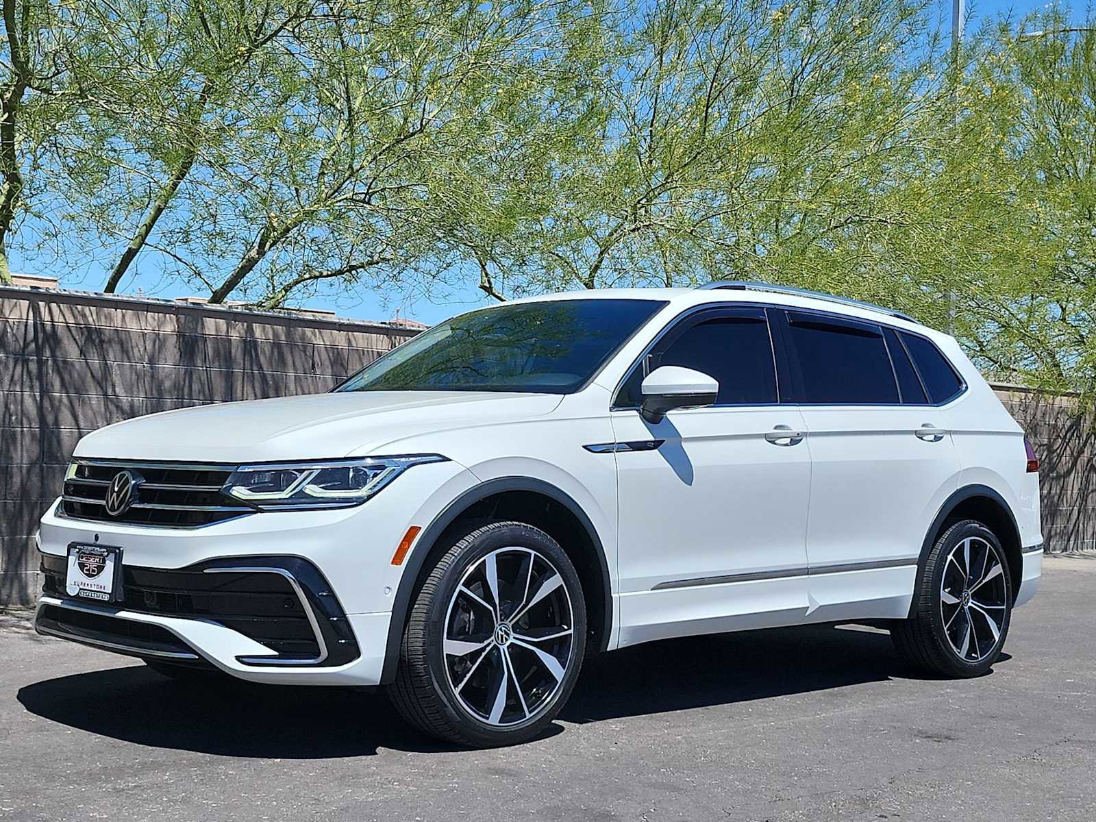 Used 2022 Volkswagen Tiguan SEL R-Line AWD/4WD image 4