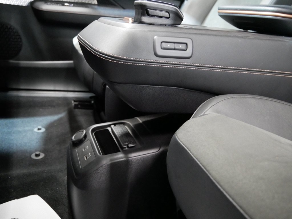 Used 2024 Nissan Ariya AWD image 20