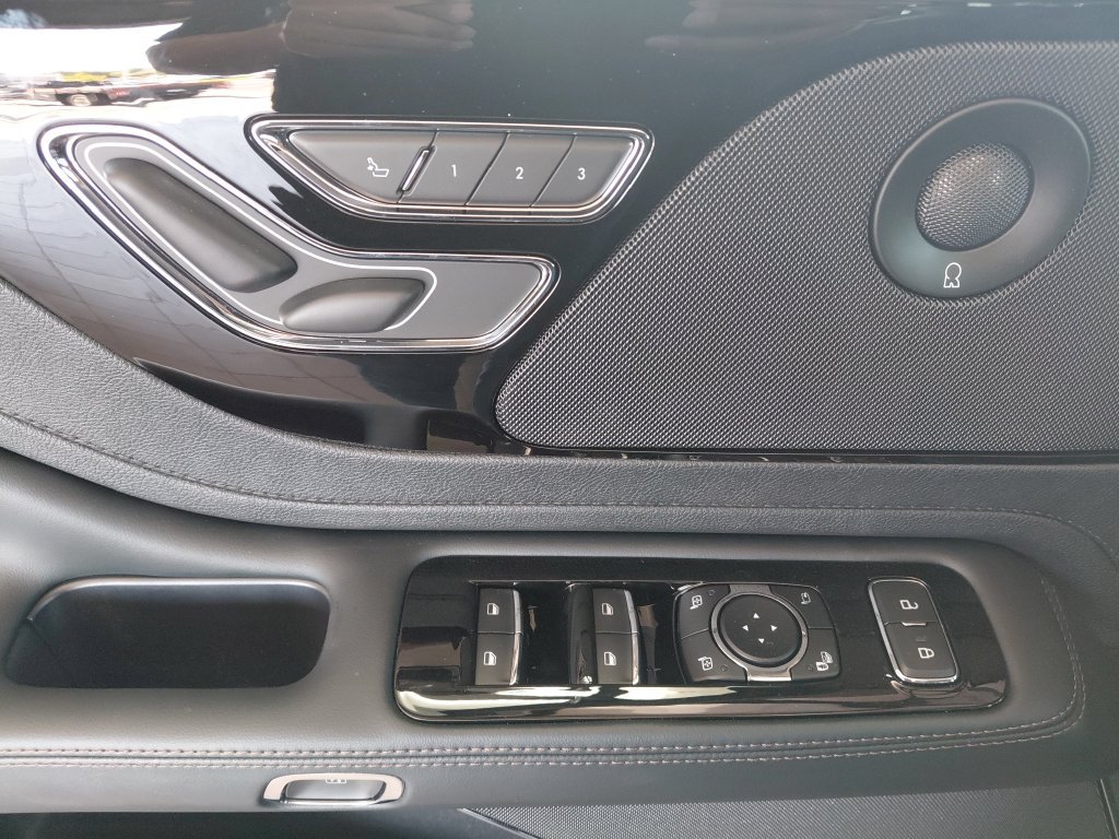 New 2026 Lincoln Aviator AWD image 14