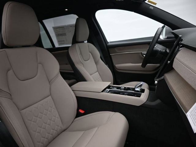 New 2026 Volvo XC90 B6 Plus w/ Protection Package Premier AWD/4WD image 36