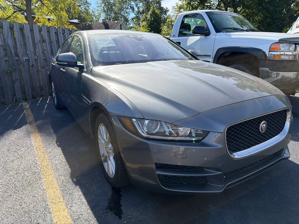 Used 2018 Jaguar XE Premium AWD/4WD image 2