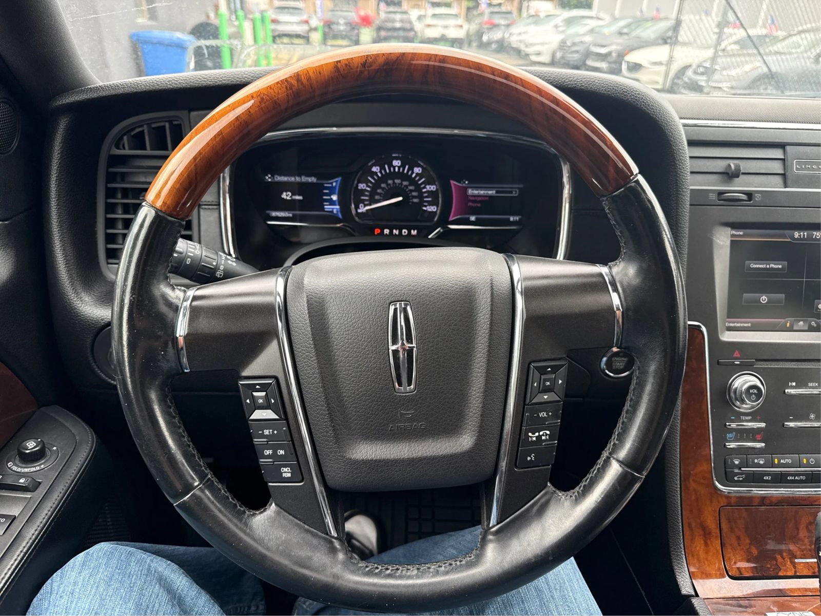 Used 2015 Lincoln Navigator 4WD image 17