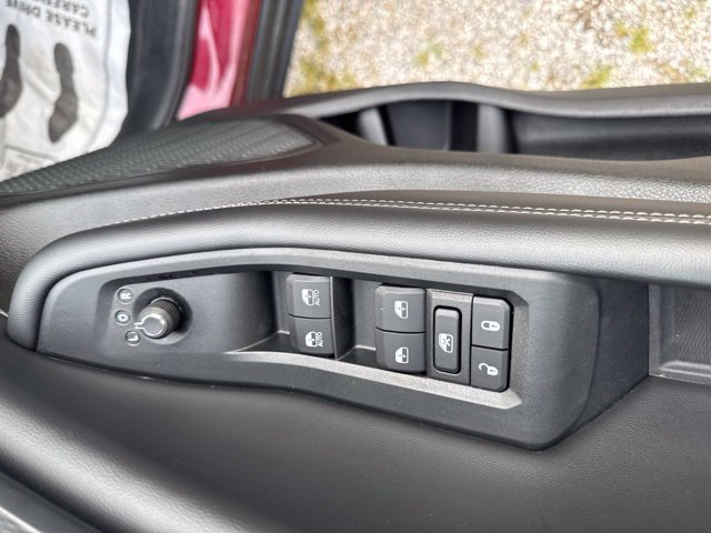 Used 2024 Jeep Grand Cherokee L Laredo w/ Luxury Tech Group I AWD/4WD image 16