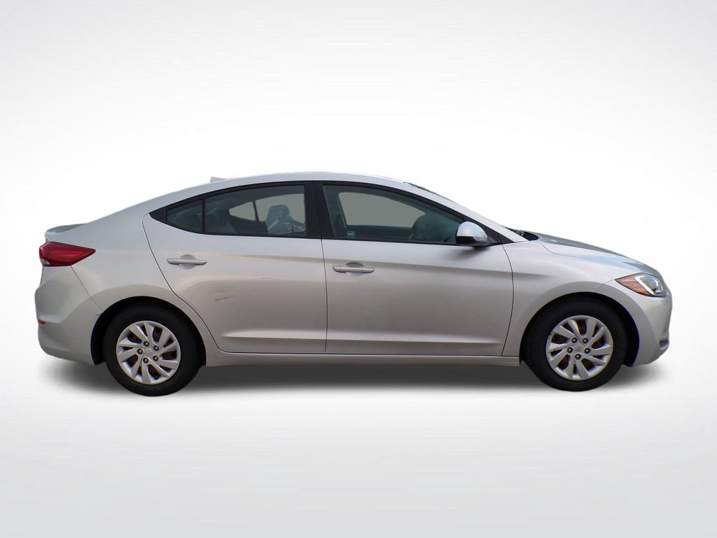 Used 2017 Hyundai Elantra SE FWD image 6