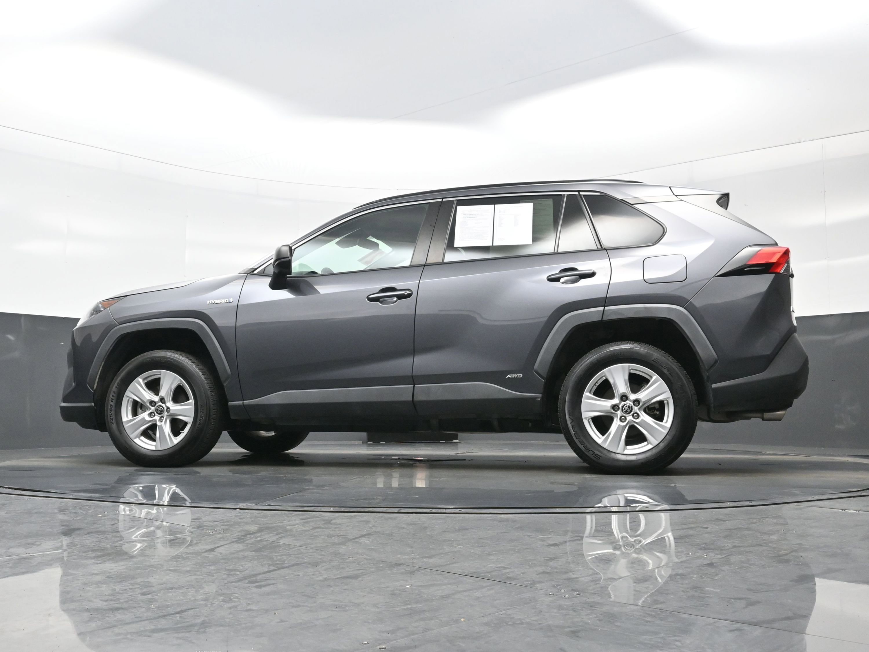Used 2021 Toyota RAV4 LE AWD/4WD image 27