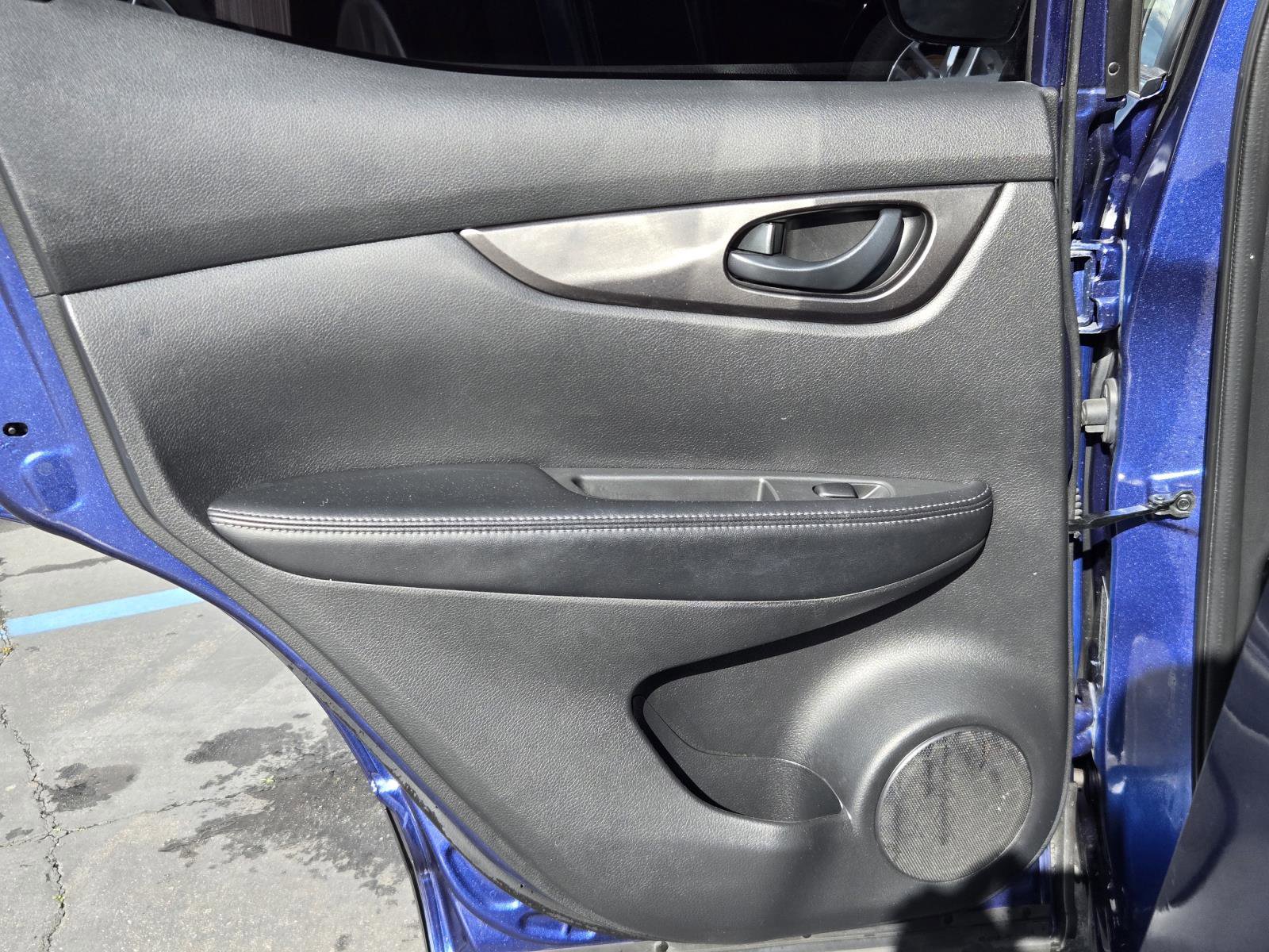 Used 2022 Nissan Rogue Sport S image 24