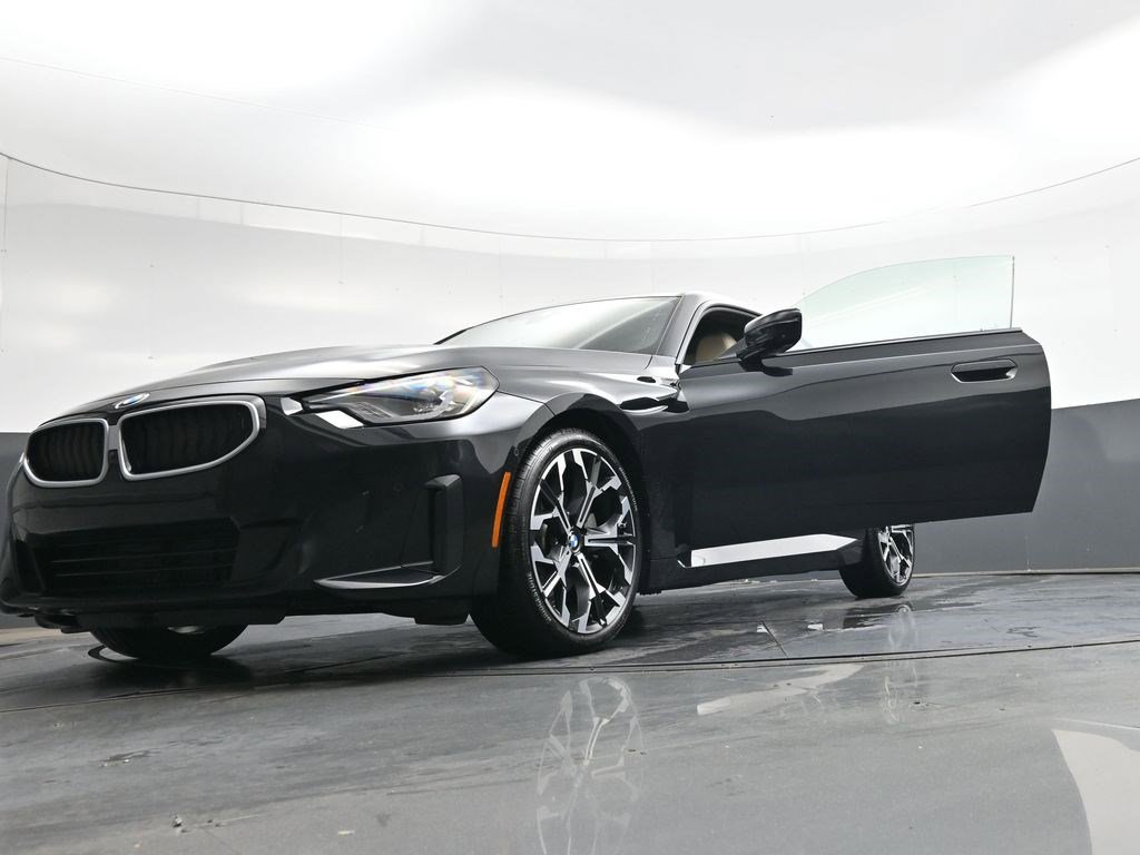 Used 2025 BMW 230i Coupe w/ Premium Package RWD image 39