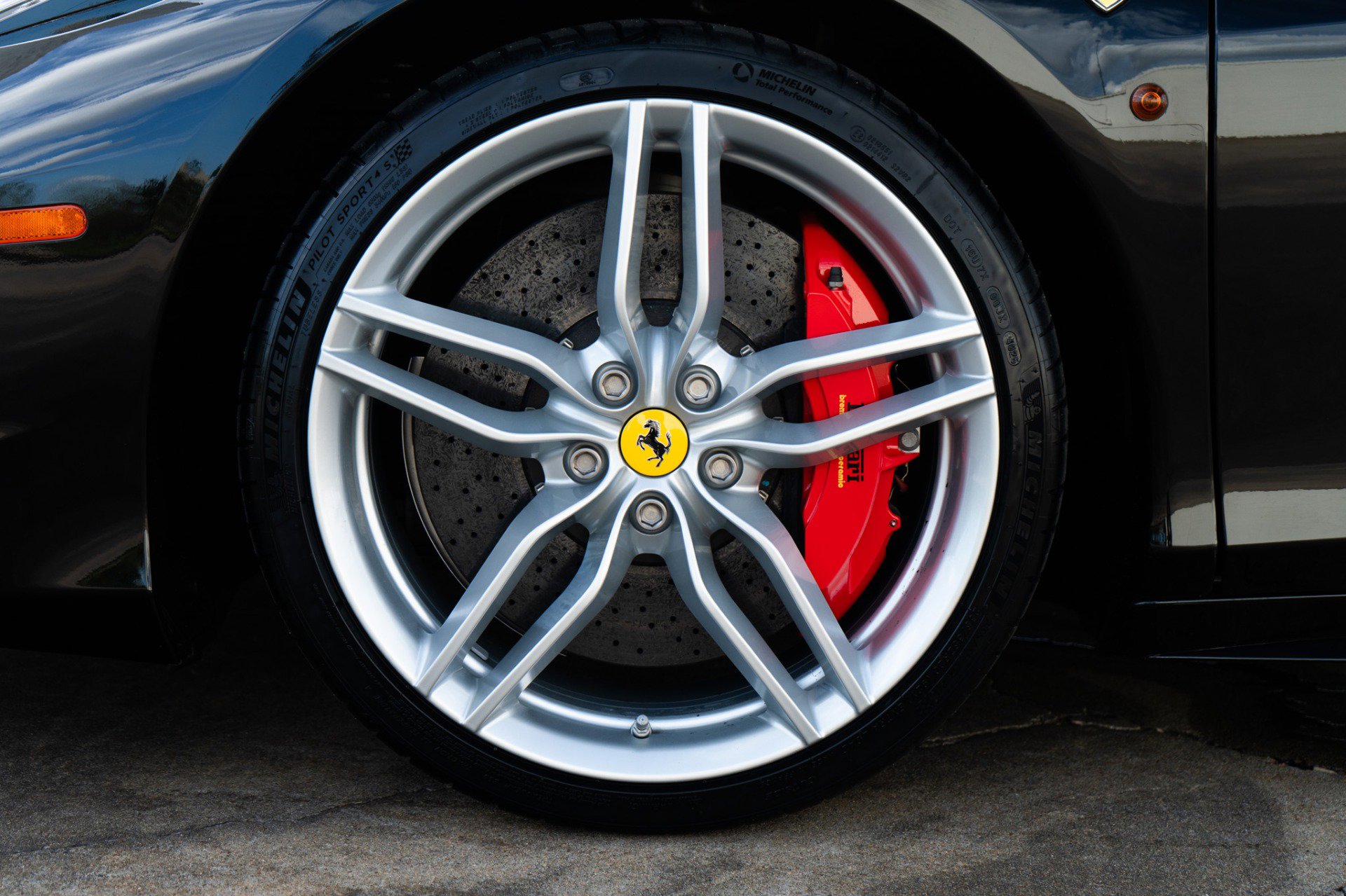Used 2013 Ferrari 458 Spider image 37