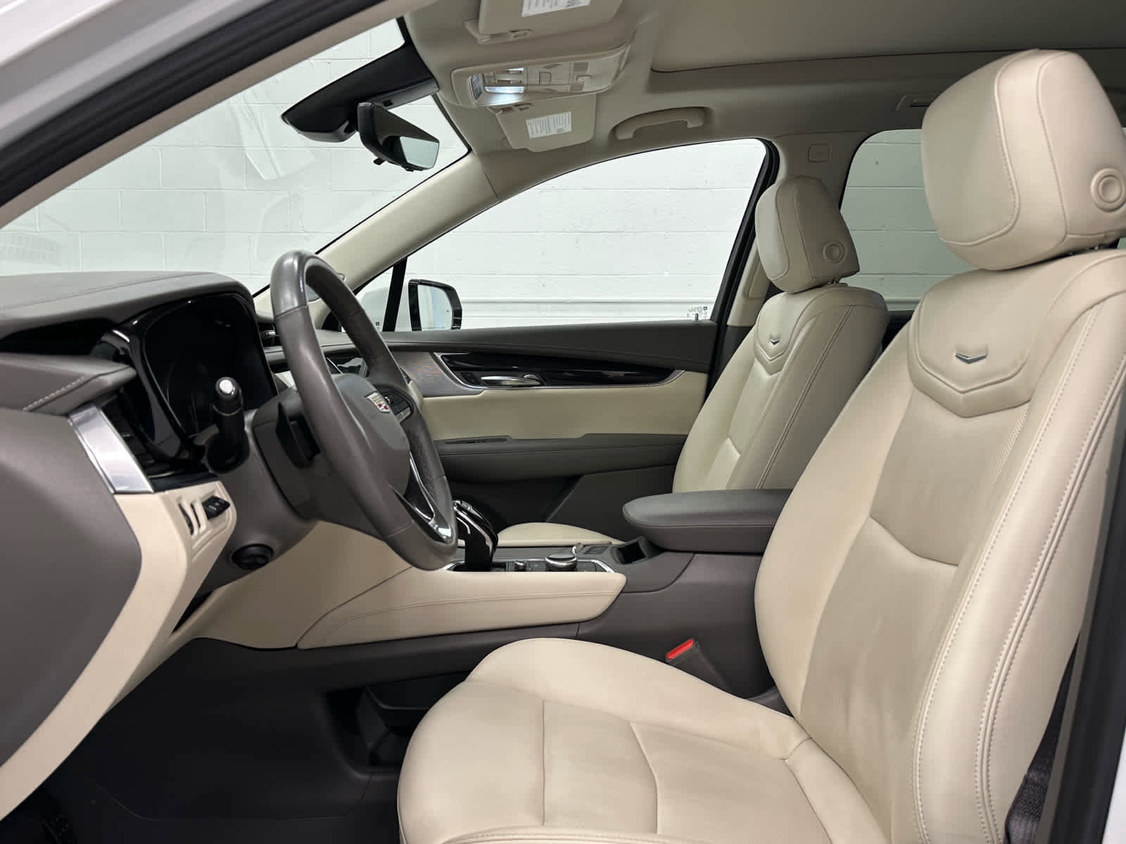 Used 2023 Cadillac XT6 Premium Luxury w/ Technology Package image 11