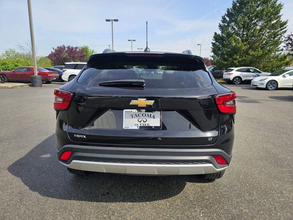 Used 2025 Chevrolet Trax LT w/ LT Convenience Package FWD image 7