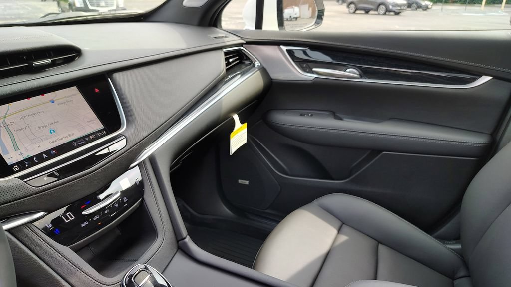 New 2025 Cadillac XT5 Premium Luxury w/ LPO, Floor Liner Package AWD/4WD image 34