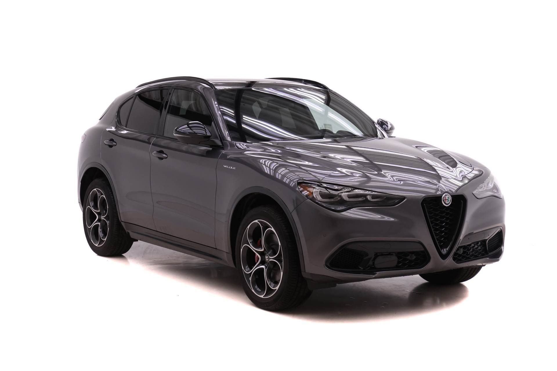 New 2025 Alfa Romeo Stelvio Sprint image 2
