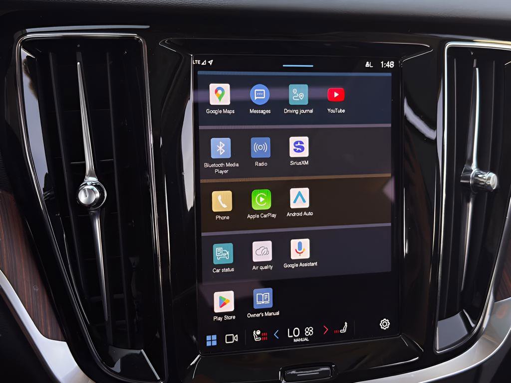 Used 2025 Volvo V60 B5 Cross Country Plus image 14