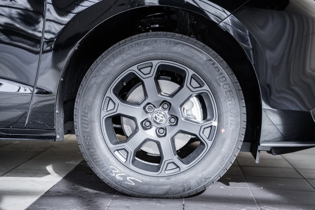 New 2026 Toyota Sienna XLE Woodland Edition AWD/4WD image 15