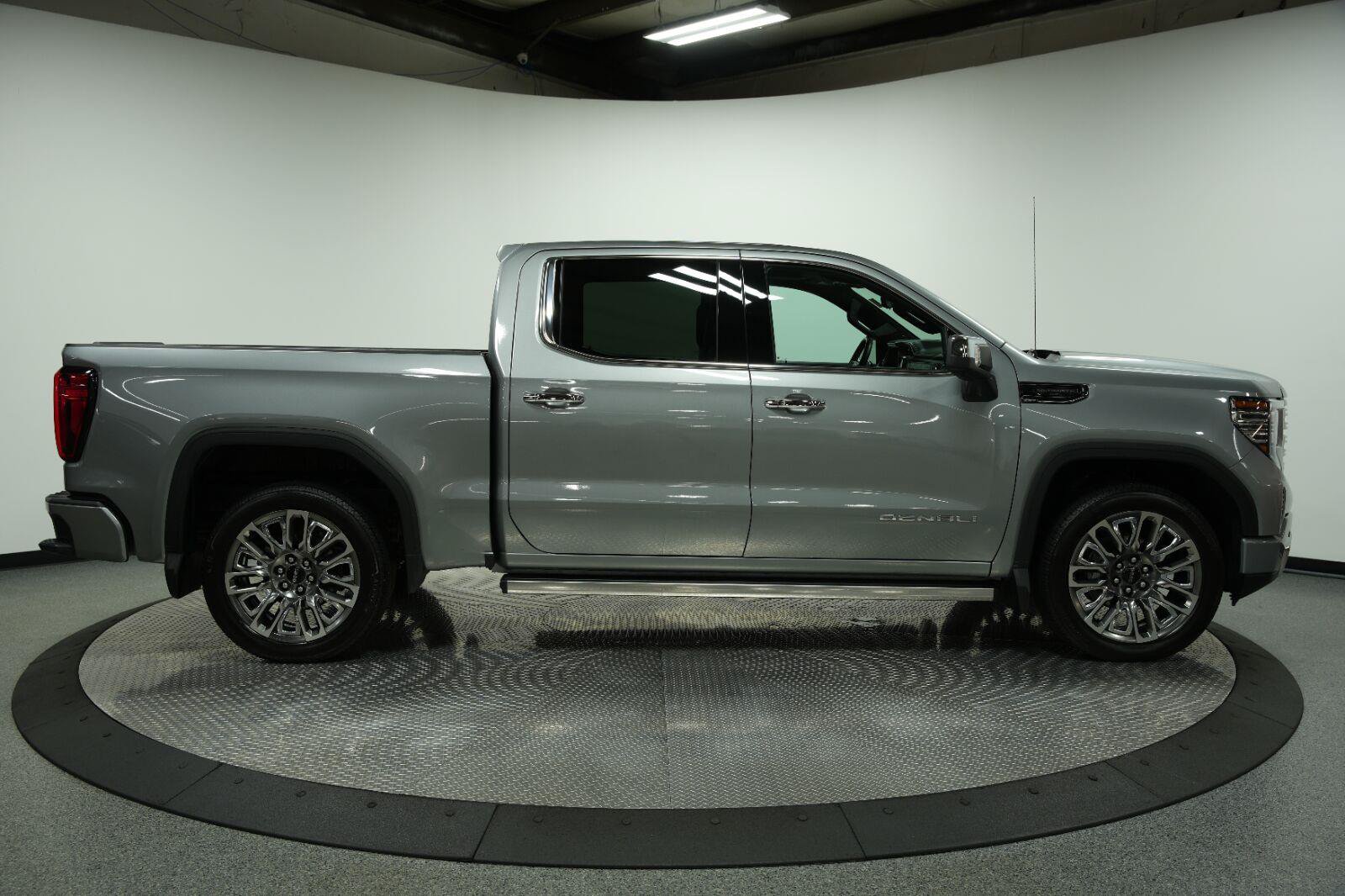 Certified 2025 GMC Sierra 1500 Denali Ultimate AWD/4WD image 12