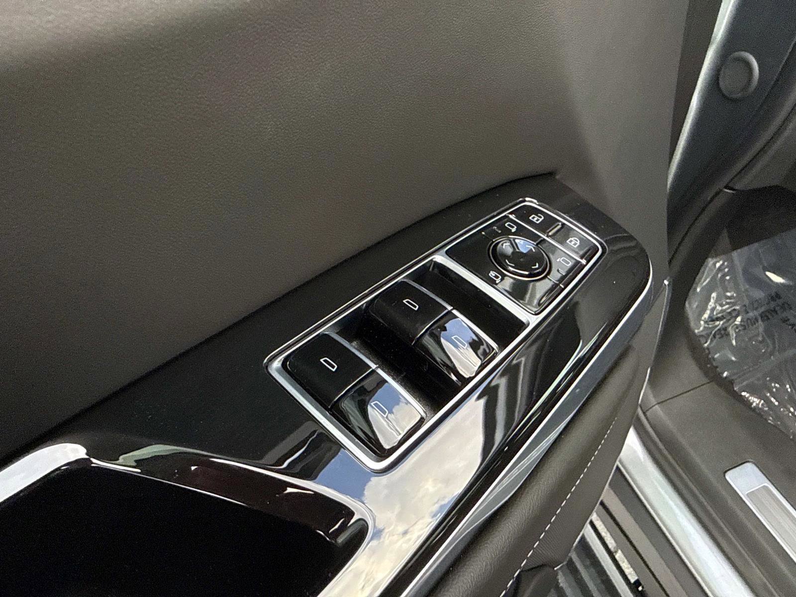 Used 2026 Cadillac Escalade Platinum Sport w/ LPO, ONYX Package AWD/4WD image 22