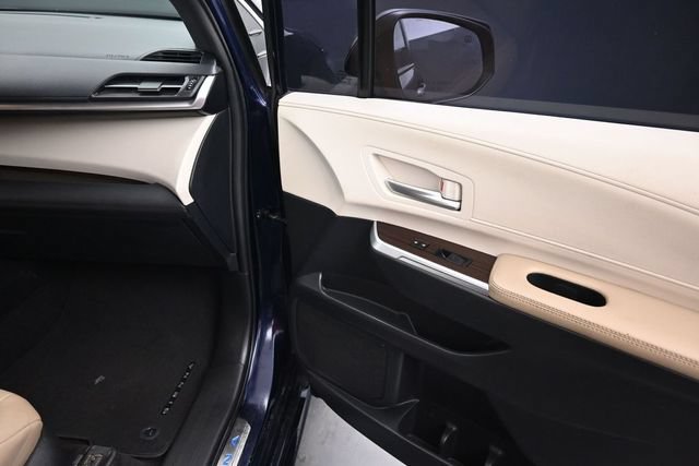 Used 2023 Toyota Sienna XLE FWD image 27