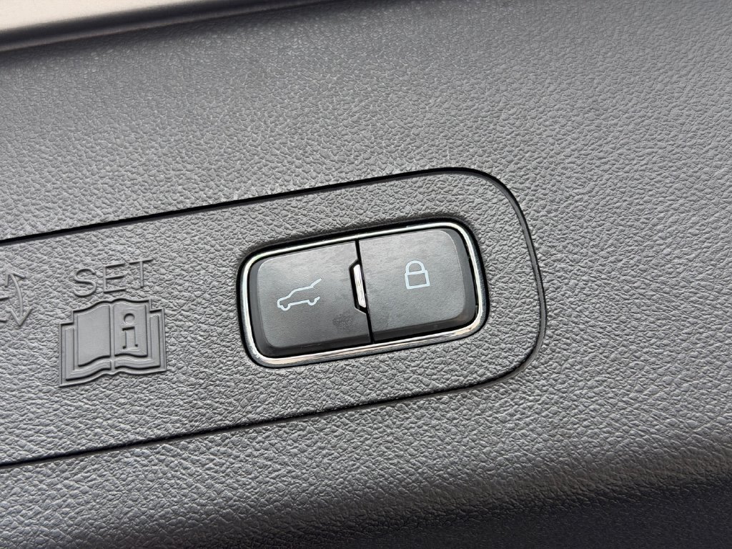 Used 2023 Lincoln Aviator Reserve w/ Equipment Group 201A RWD image 16