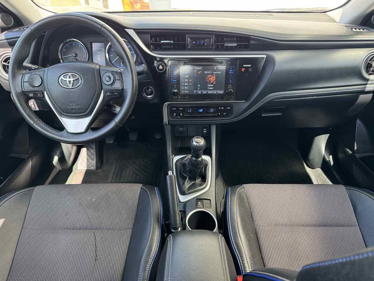 Used 2017 Toyota Corolla SE FWD image 19